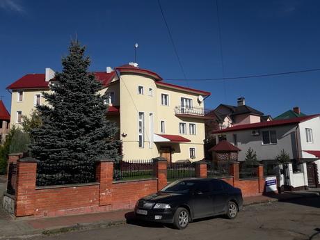 Сдаем 1-2 комнатньіе апартаментьі с кухнями и номера в 3-х є