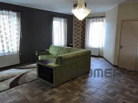 3-rooms. daily. Uzhhorod-pl. Sh. Petofi, Uzhhorod - apartment by the day