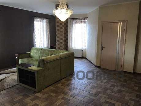 3-rooms. daily. Uzhhorod-pl. Sh. Petofi, Uzhhorod - apartment by the day