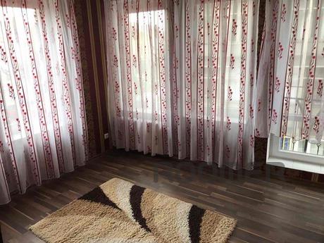 3-rooms. daily. Uzhhorod-pl. Sh. Petofi, Uzhhorod - apartment by the day