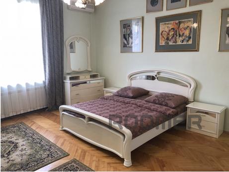 Уютная двухкомнатная квартира на ул.Рабочая в Ужгороде. 
Кух