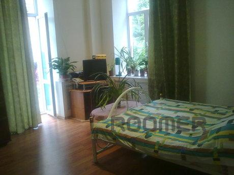 Own 1BR apartment, hourly in the city center (metro Leo Tols