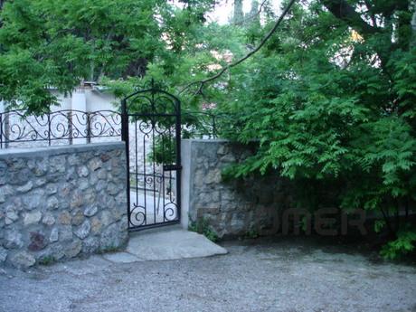 Rent a house in the center of Yalta from, Yalta - apartment by the day
