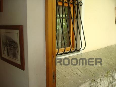 Rent a house in the center of Yalta from, Yalta - apartment by the day