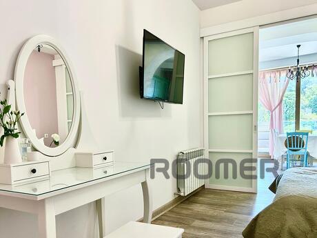 Apartments in the new Zazerkalye complex, Yalta - apartment by the day