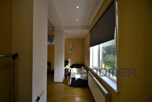 Studio in center of Yalta with parking, Yalta - apartment by the day