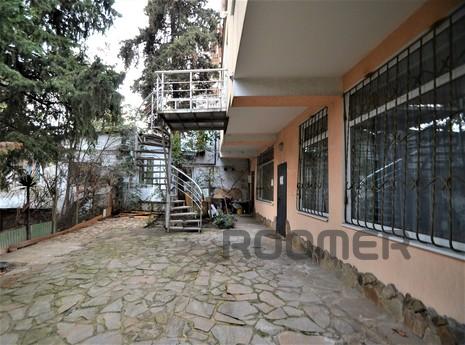 Studio in center of Yalta with parking, Yalta - apartment by the day