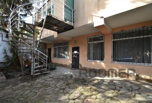 Studio in center of Yalta with parking, Yalta - apartment by the day