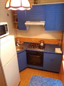 We offer a two-bedroom apartment, 7 minutes from the subway 