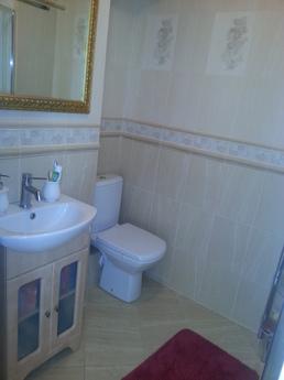 2 bedroom apartment 200m from the sea, Alushta - apartment by the day