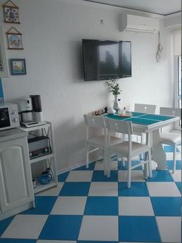 2 bedroom apartment 200m from the sea, Alushta - apartment by the day