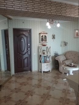 2 bedroom apartment 200m from the sea, Alushta - apartment by the day