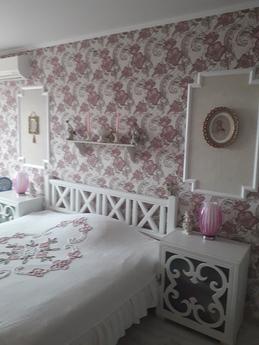 2 bedroom apartment 200m from the sea, Alushta - apartment by the day