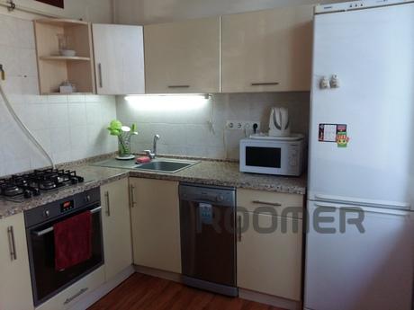 3 bedroom apartment near the metro, Kyiv - apartment by the day