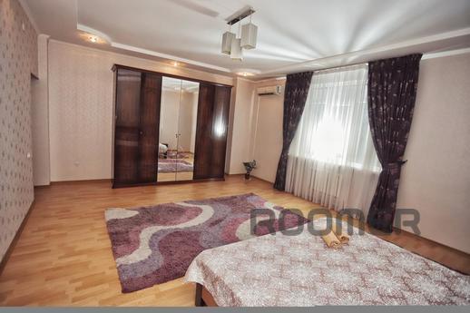 2 com. Apartment with all amenities!, Shymkent - apartment by the day