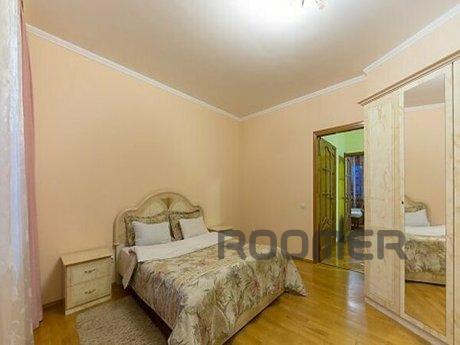 VIP apartment near the metro station Liv, Kyiv - apartment by the day