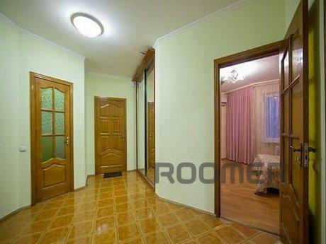 VIP apartment near the metro station Liv, Kyiv - apartment by the day