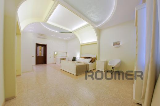 VIP apartments on Italian 33, Saint Petersburg - apartment by the day