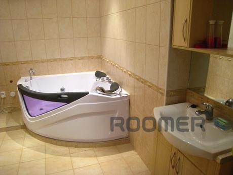 Center,2 minutes from a subway Pushkin, Kharkiv - apartment by the day
