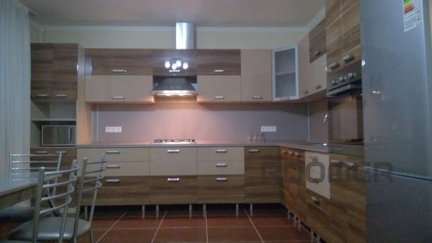 3 bedroom, day in Kuibyshev Square, Samara - apartment by the day