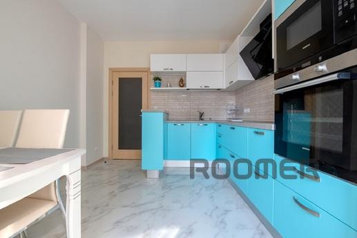 Apartment with modern renovation, next to the Beryozovaya Ro
