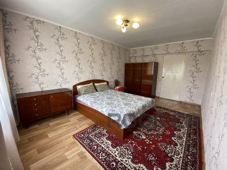 Two-room apartment in the center, Mykolaiv - apartment by the day
