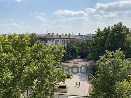 Two-room apartment in the center, Mykolaiv - apartment by the day