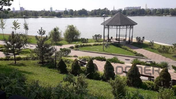 1k sq. By the lake in ZhKOBolon Sky metr, Kyiv - apartment by the day