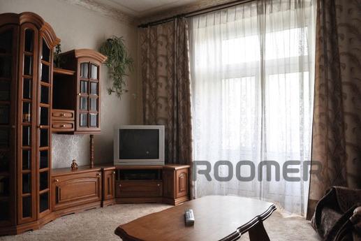 Clean, comfortable three-bedroom apartment for rent at the t