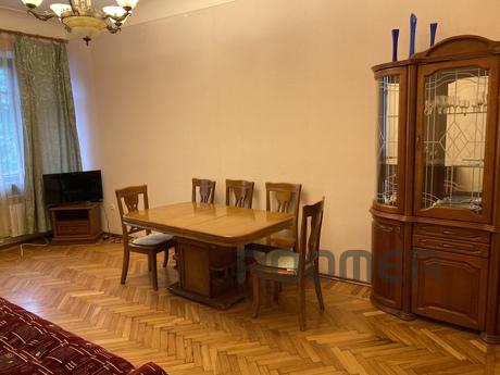 3-room apartment for rent near the park. Gorky, corner of Al