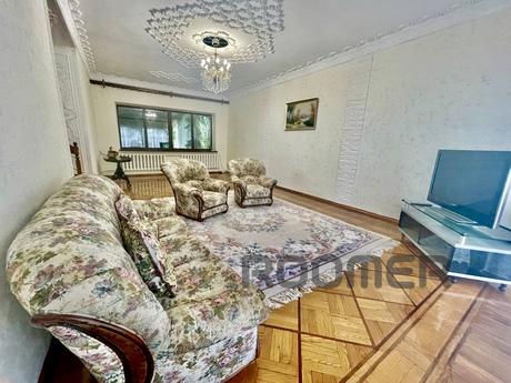 HOUSE-GREENERY 50m from the sea, Mykolaivka - apartment by the day