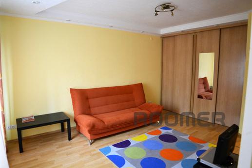 Modern studio apartment in the center, Yekaterinburg - apartment by the day
