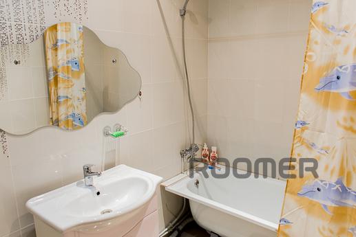 Large, bright, one bedroom apartment, Yekaterinburg - apartment by the day