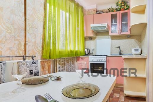 The apartment is on the Theatre Square., Rostov-on-Don - apartment by the day