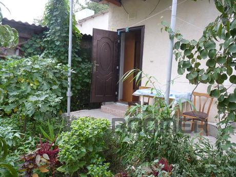 The private sector in Alushta, Alushta - apartment by the day