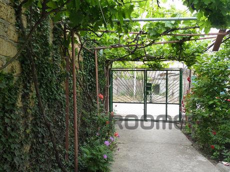 The private sector in Alushta, Alushta - apartment by the day