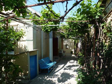 The private sector in Alushta, Alushta - apartment by the day