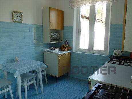 The private sector in Alushta, Alushta - apartment by the day