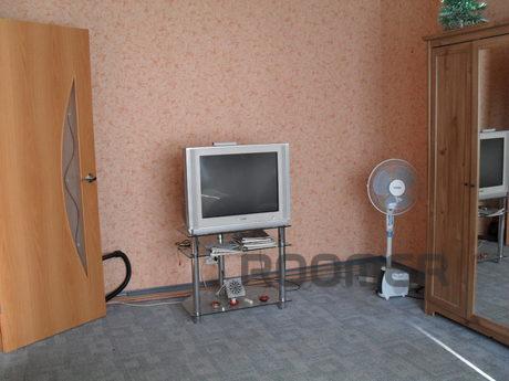 Udmurtia 202, Izhevsk - apartment by the day