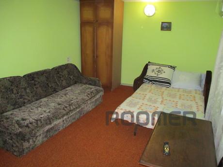 The private sector in the city center, Feodosia - apartment by the day