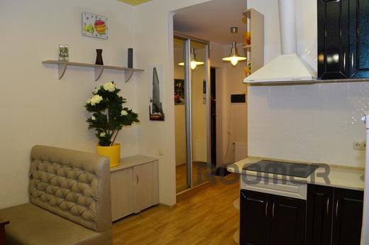 Bright apartment on the French Boulevard, Odessa - apartment by the day