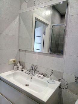 Cozy apartment, 5 minutes and you're, Odessa - apartment by the day