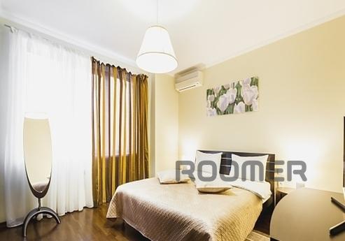 Luxury apartments near the metro, Kyiv - apartment by the day