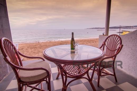 Accommodation by the sea, Feodosia - apartment by the day