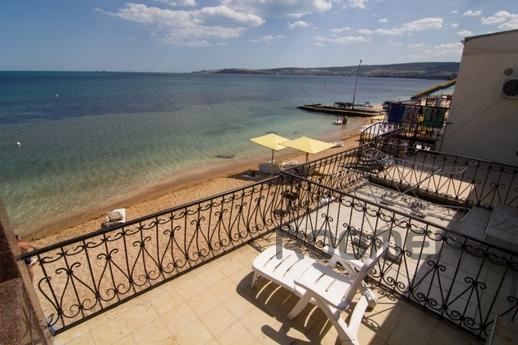 Accommodation by the sea, Feodosia - apartment by the day