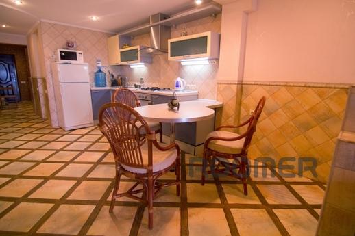 Accommodation by the sea, Feodosia - apartment by the day