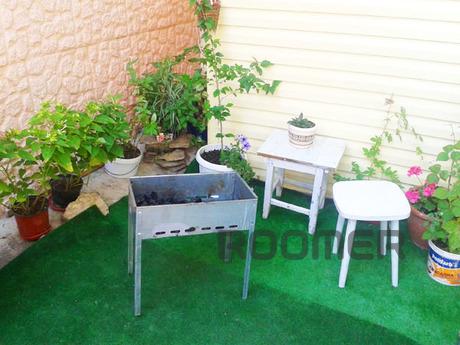 House in dvuhminutah Sea in Feodosia., Feodosia - apartment by the day