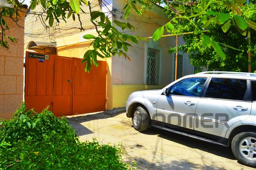 House in dvuhminutah Sea in Feodosia., Feodosia - apartment by the day