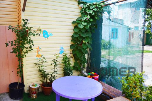 House in dvuhminutah Sea in Feodosia., Feodosia - apartment by the day