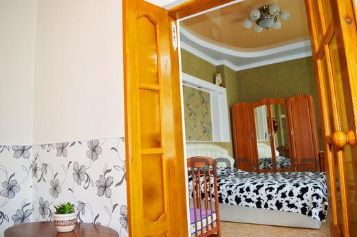 House in dvuhminutah Sea in Feodosia., Feodosia - apartment by the day